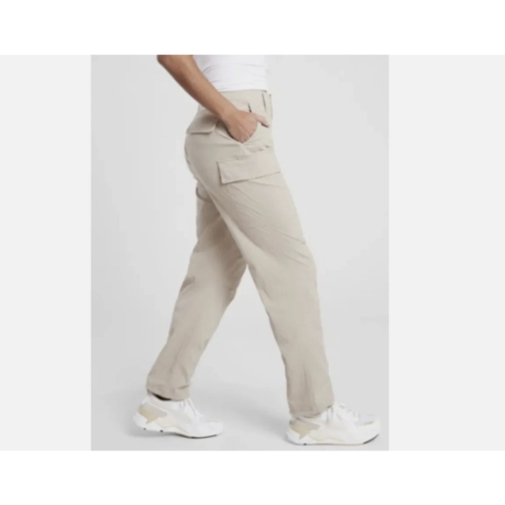 Athleta Trekkie Utility Cargo Pant Ecru Beige Pockets Hiking 657594 Size 10